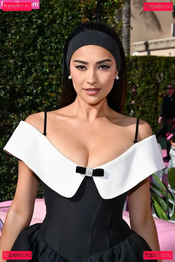 Shay Mitchell Onlyfans Photo Gallery 