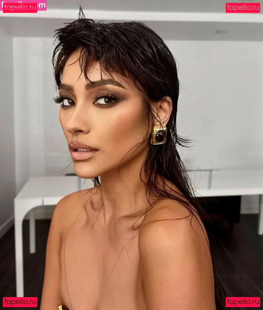 Shay Mitchell Onlyfans Photo Gallery 