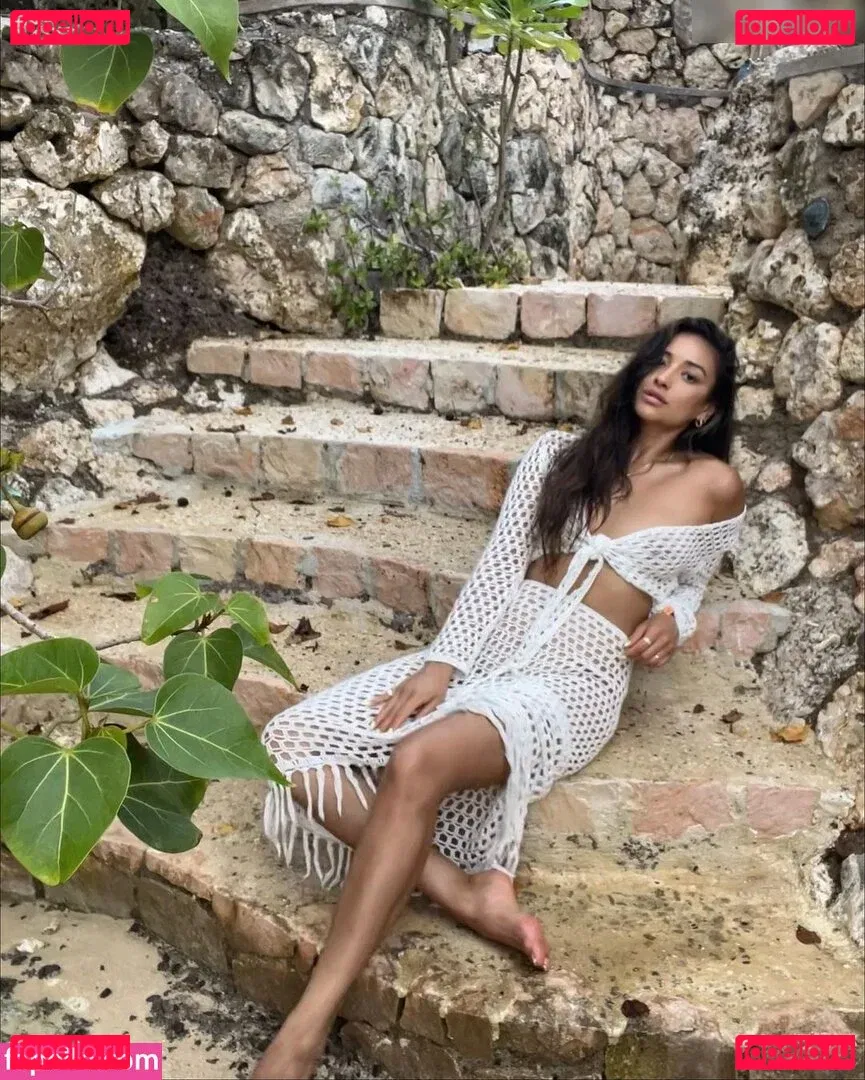 Shay Mitchell Onlyfans Photo Gallery 