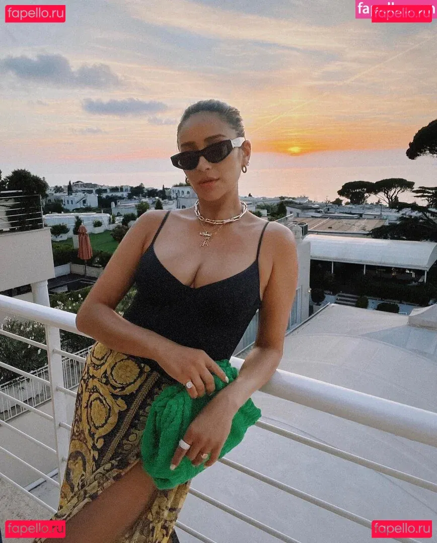 Shay Mitchell Onlyfans Photo Gallery 