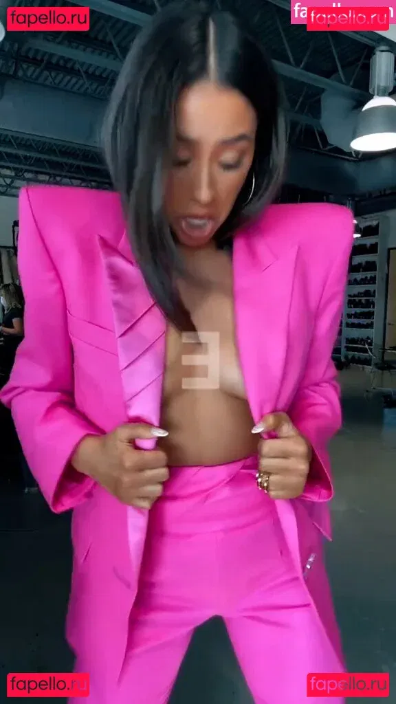 Shay Mitchell Onlyfans Photo Gallery 