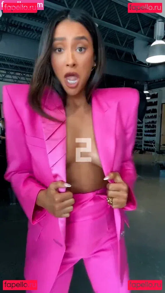 Shay Mitchell Onlyfans Photo Gallery 