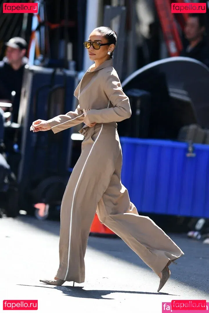 Shay Mitchell Onlyfans Photo Gallery 