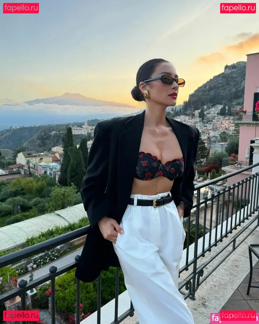 Shay Mitchell Onlyfans Photo Gallery 