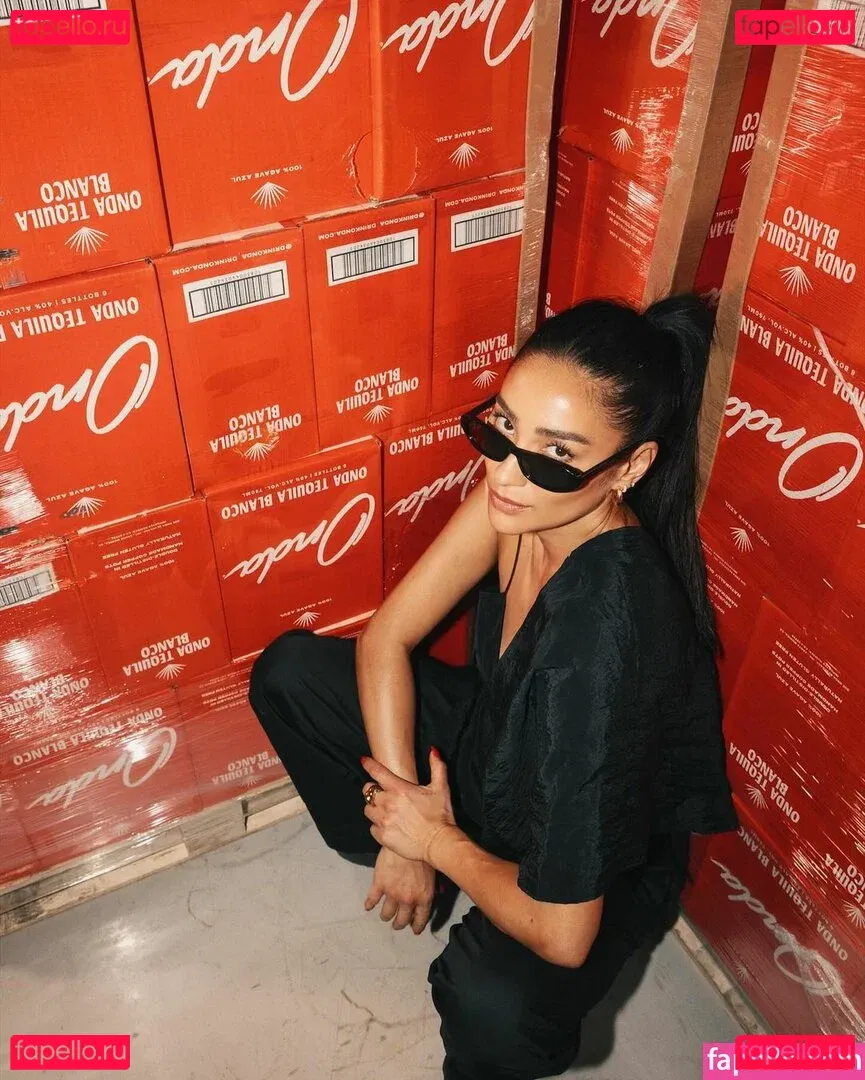 Shay Mitchell Onlyfans Photo Gallery 