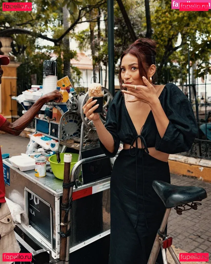 Shay Mitchell Onlyfans Photo Gallery 