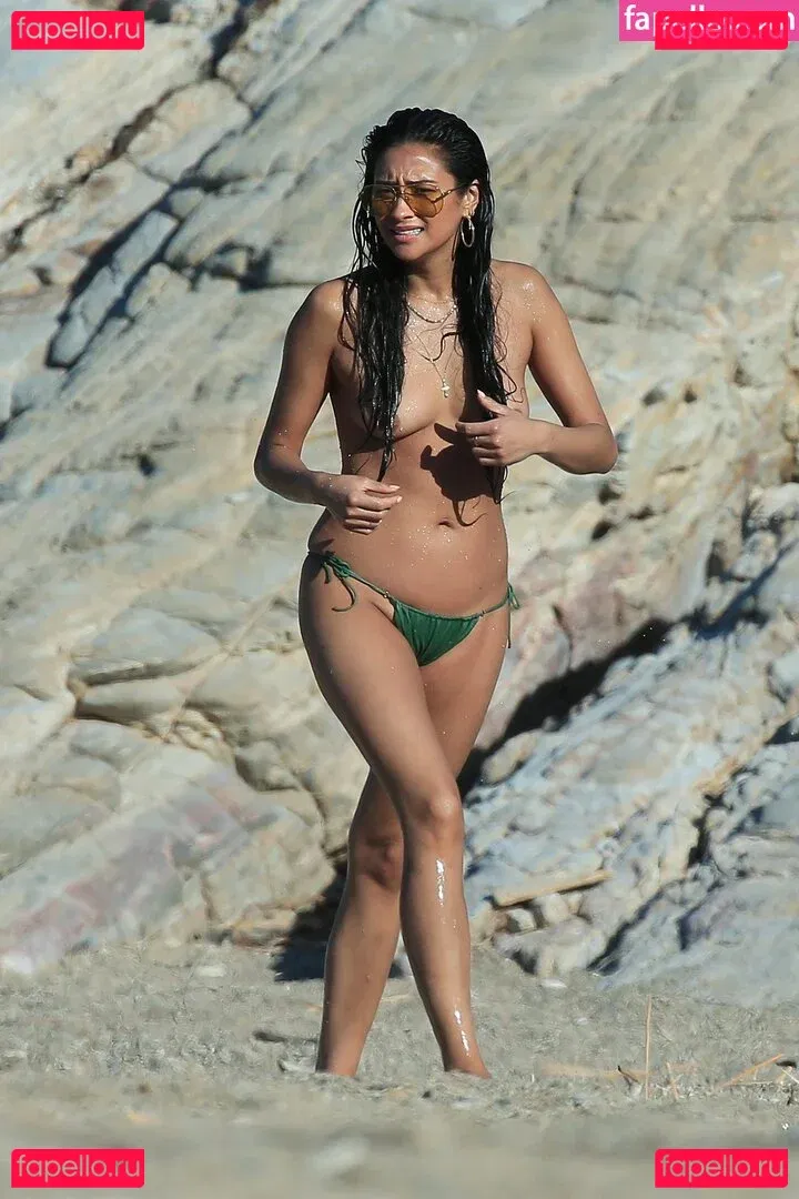 Shay Mitchell Onlyfans Photo Gallery 