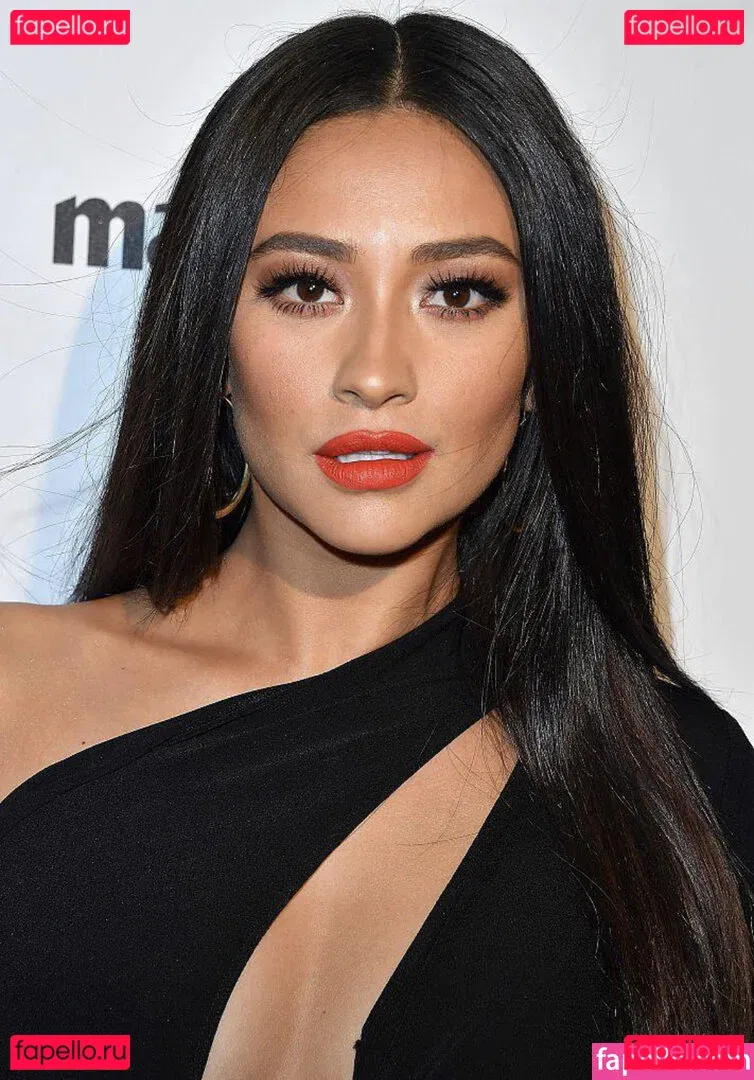 Shay Mitchell Onlyfans Photo Gallery 