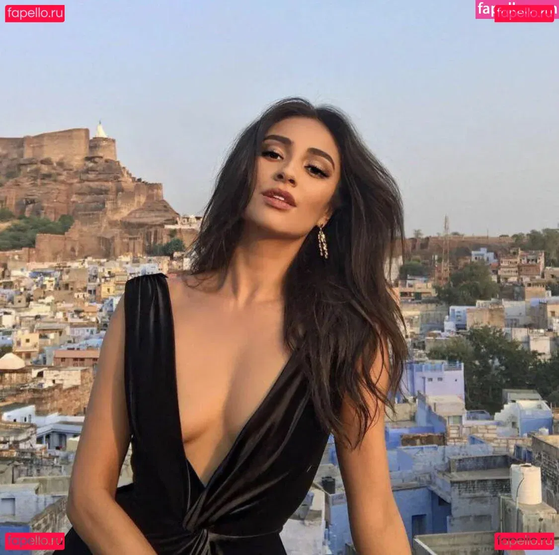 Shay Mitchell Onlyfans Photo Gallery 