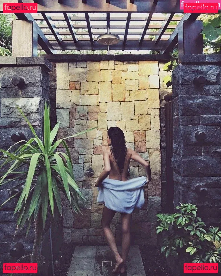 Shay Mitchell Onlyfans Photo Gallery 