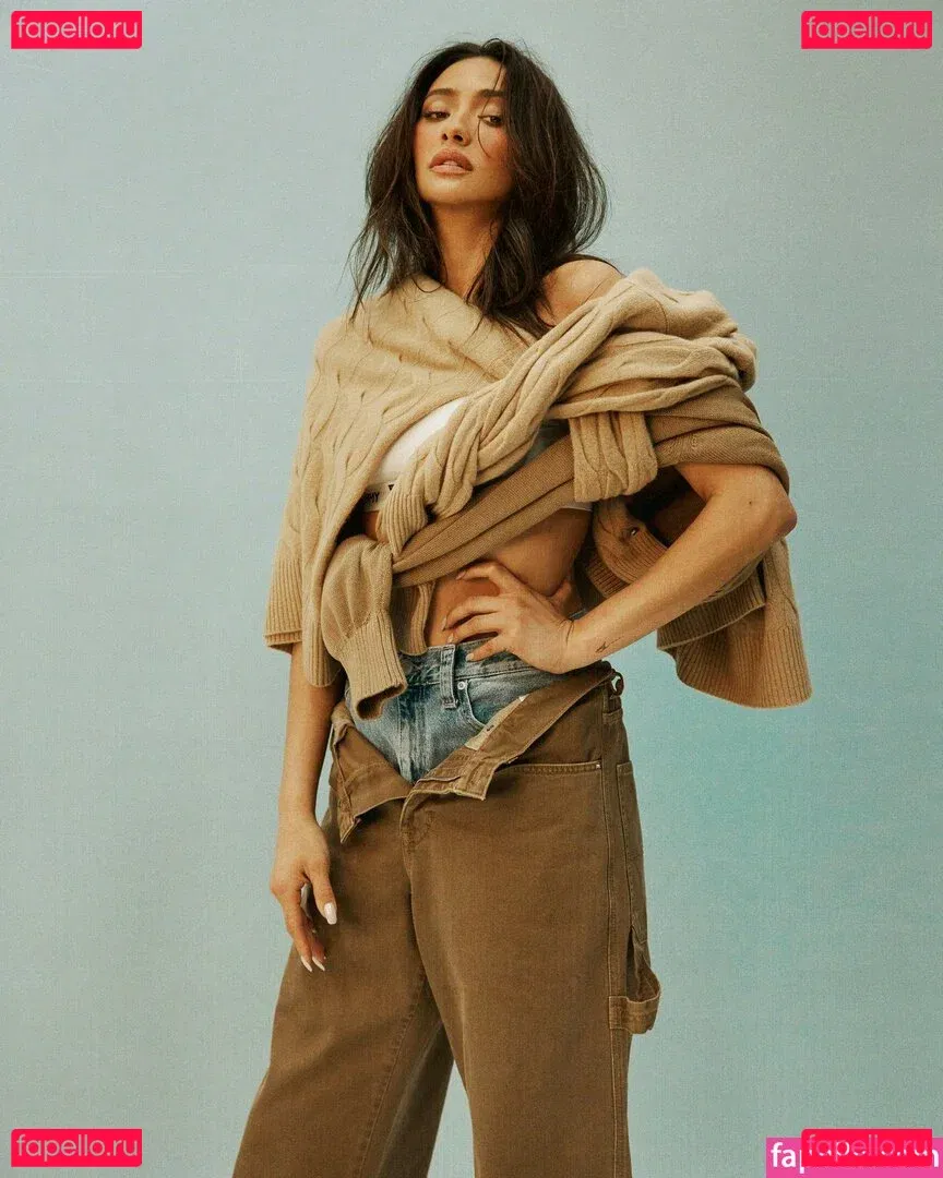 Shay Mitchell Onlyfans Photo Gallery 