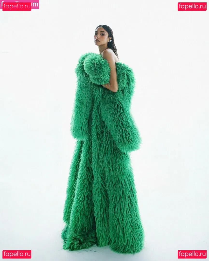 Shay Mitchell Onlyfans Photo Gallery 