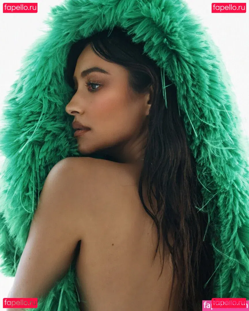 Shay Mitchell Onlyfans Photo Gallery 