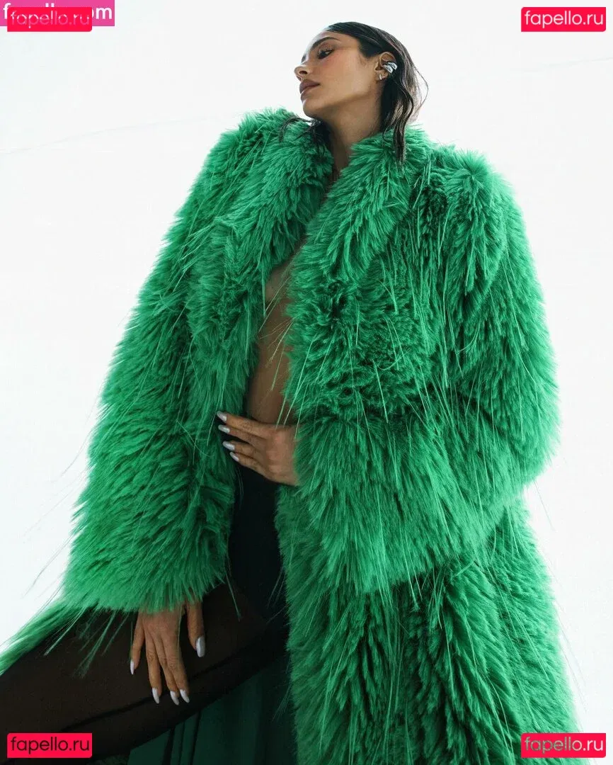 Shay Mitchell Onlyfans Photo Gallery 