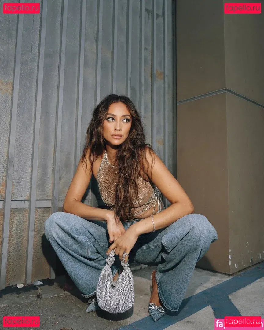 Shay Mitchell Onlyfans Photo Gallery 