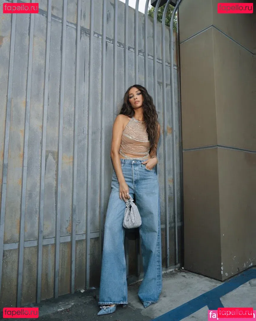 Shay Mitchell Onlyfans Photo Gallery 