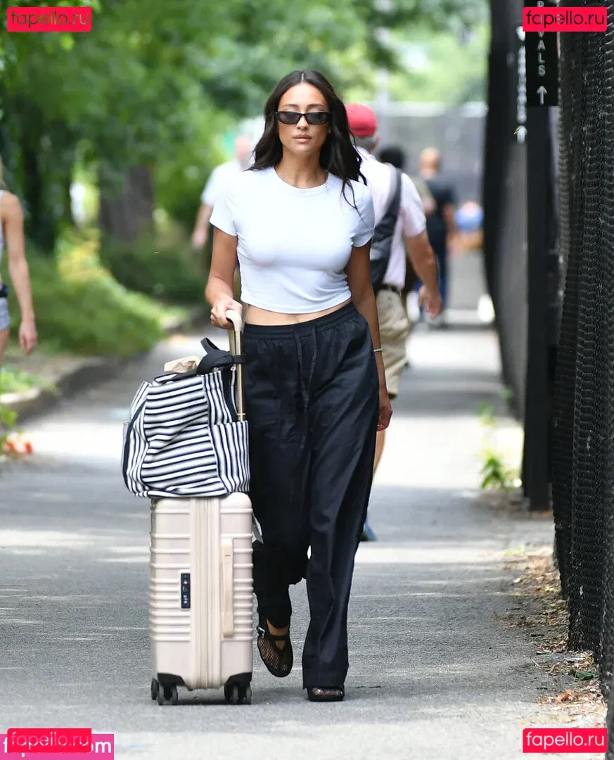 Shay Mitchell Onlyfans Photo Gallery 