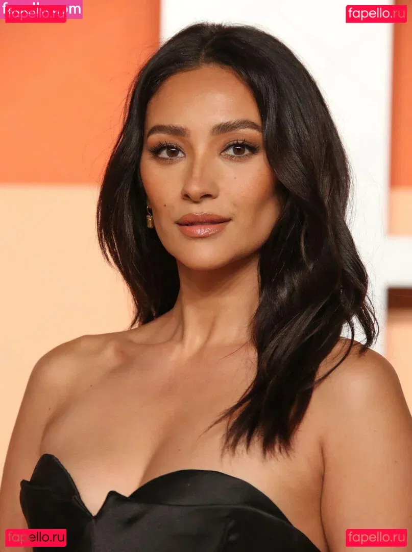 Shay Mitchell Onlyfans Photo Gallery 