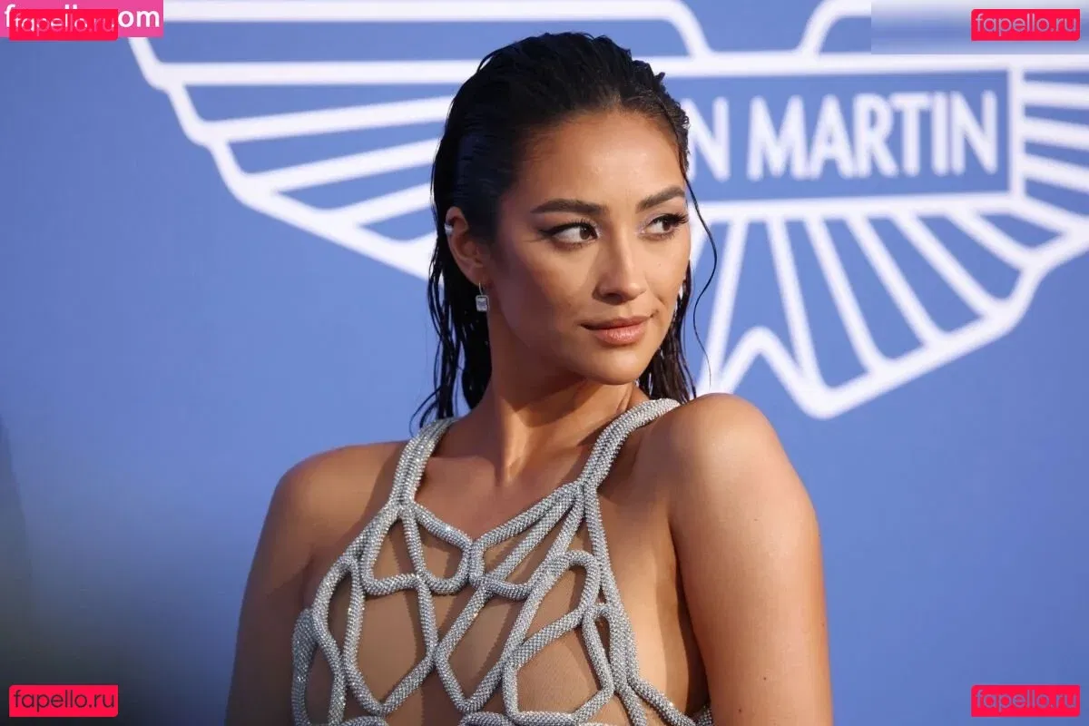 Shay Mitchell Onlyfans Photo Gallery 