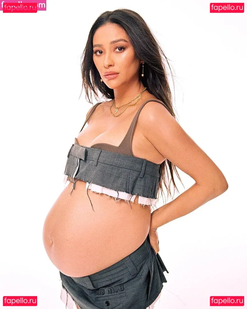 Shay Mitchell Onlyfans Photo Gallery 