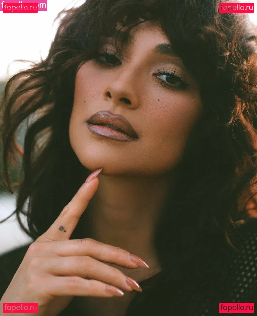 Shay Mitchell Onlyfans Photo Gallery 