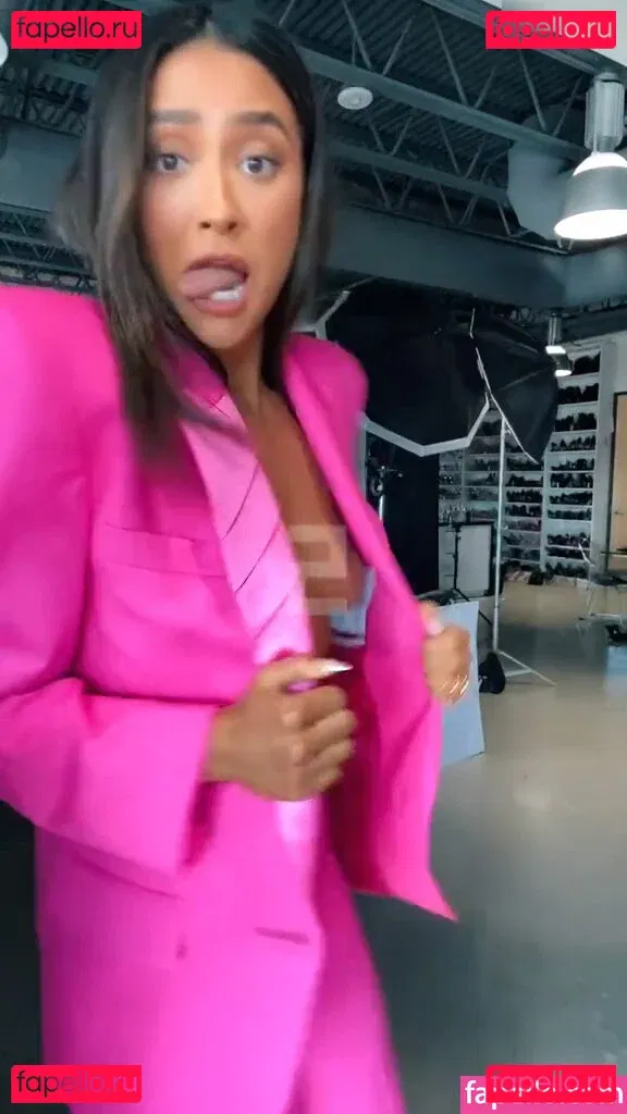 Shay Mitchell Onlyfans Photo Gallery 