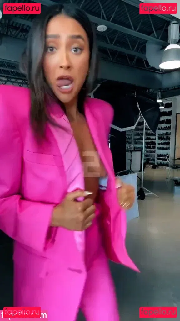 Shay Mitchell Onlyfans Photo Gallery 