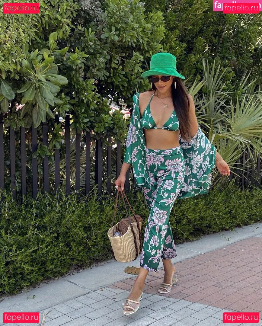 Shay Mitchell Onlyfans Photo Gallery 