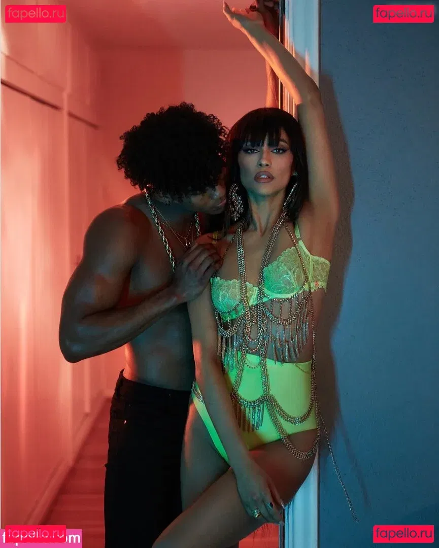 Shay Mitchell Onlyfans Photo Gallery 