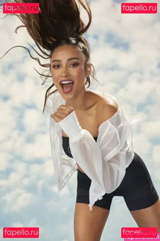 Shay Mitchell Onlyfans Photo Gallery 
