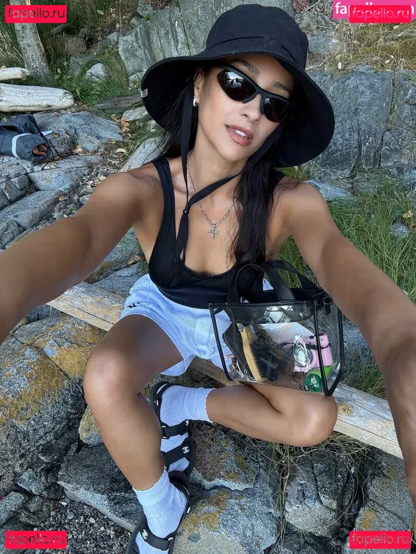 Shay Mitchell Onlyfans Photo Gallery 