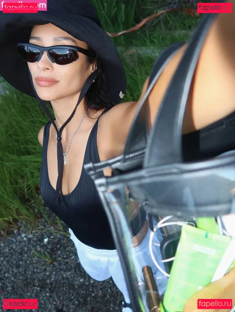 Shay Mitchell Onlyfans Photo Gallery 