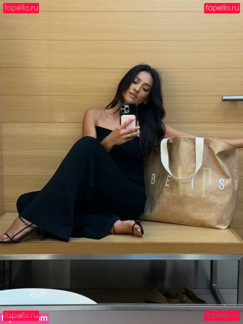 Shay Mitchell Onlyfans Photo Gallery 