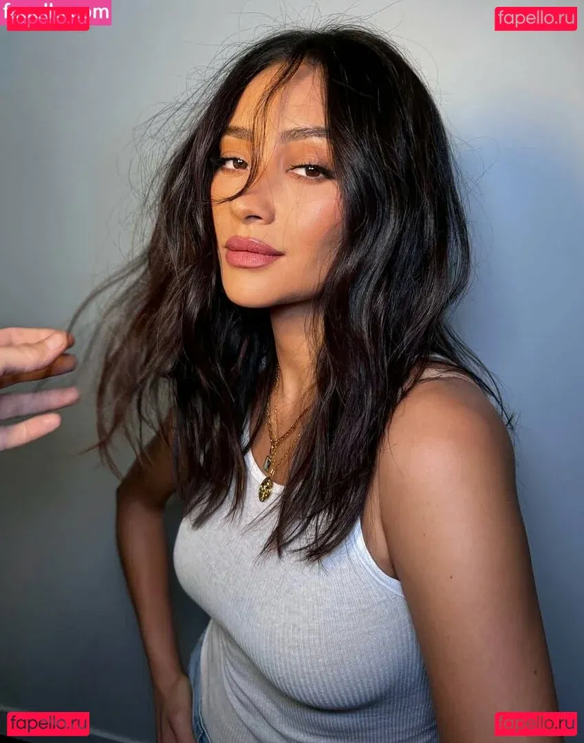 Shay Mitchell Onlyfans Photo Gallery 