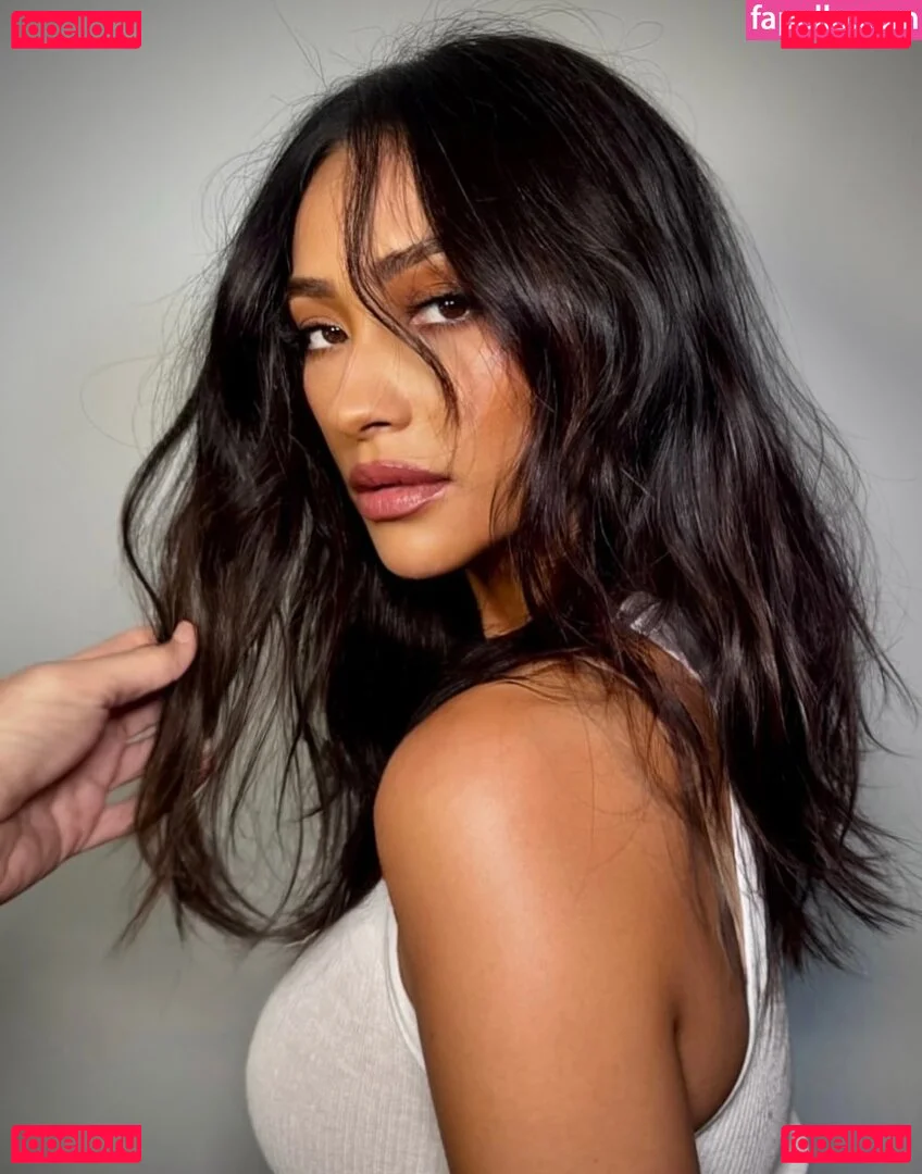 Shay Mitchell Onlyfans Photo Gallery 