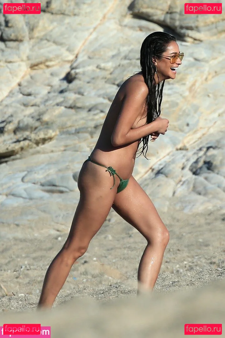 Shay Mitchell Onlyfans Photo Gallery 