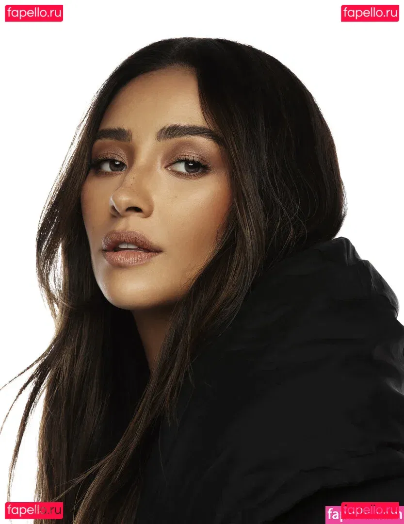 Shay Mitchell Onlyfans Photo Gallery 