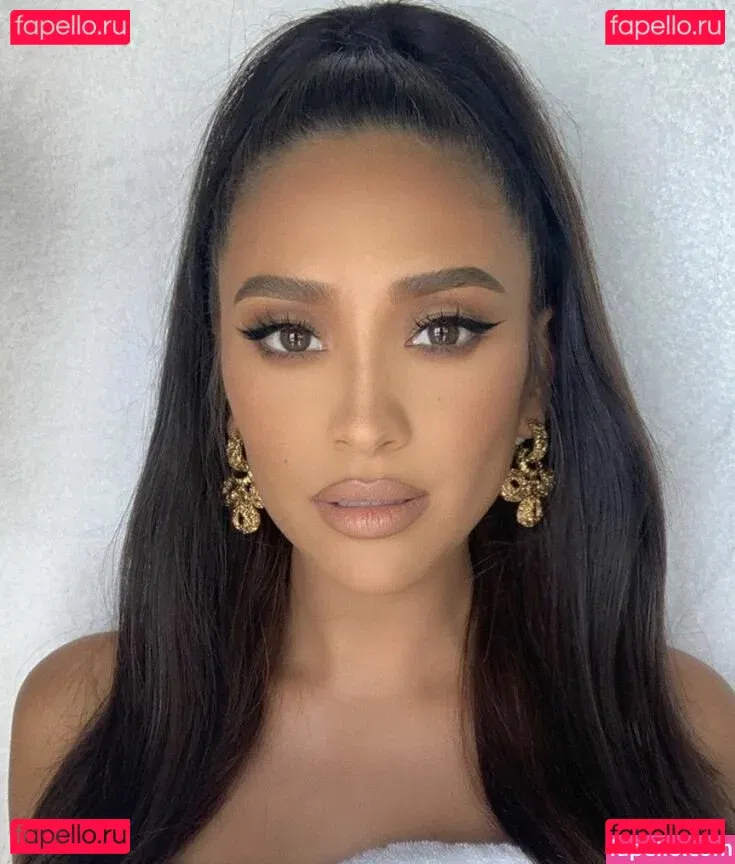Shay Mitchell Onlyfans Photo Gallery 
