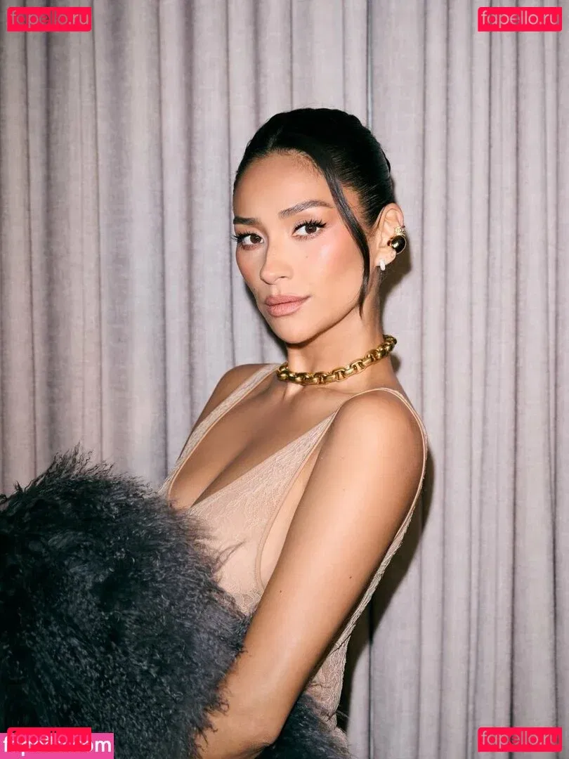 Shay Mitchell Onlyfans Photo Gallery 