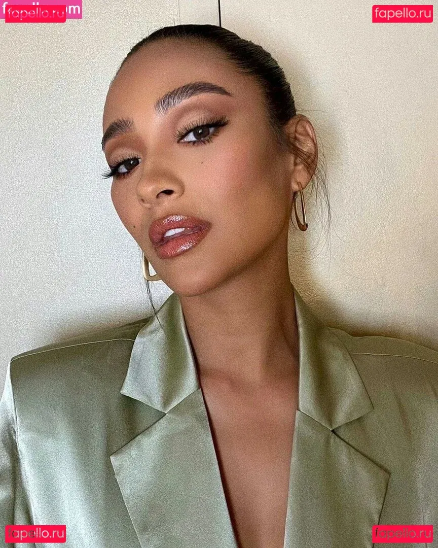 Shay Mitchell Onlyfans Photo Gallery 