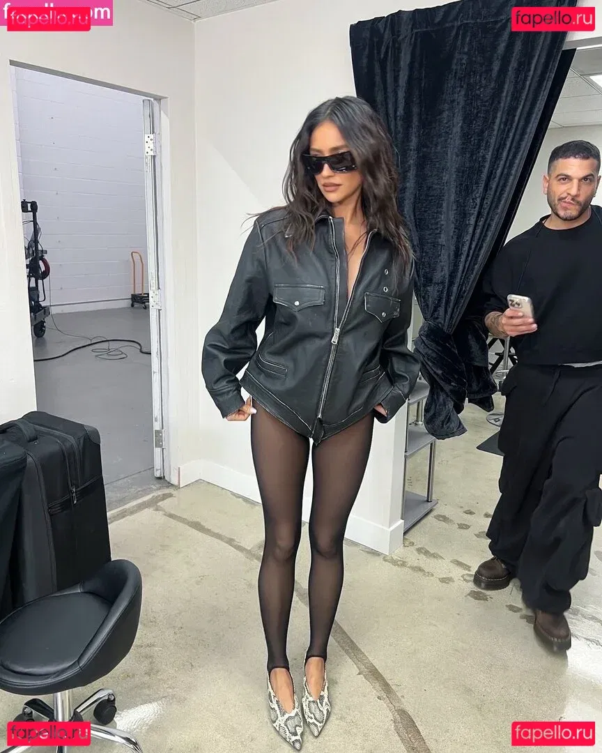 Shay Mitchell Onlyfans Photo Gallery 