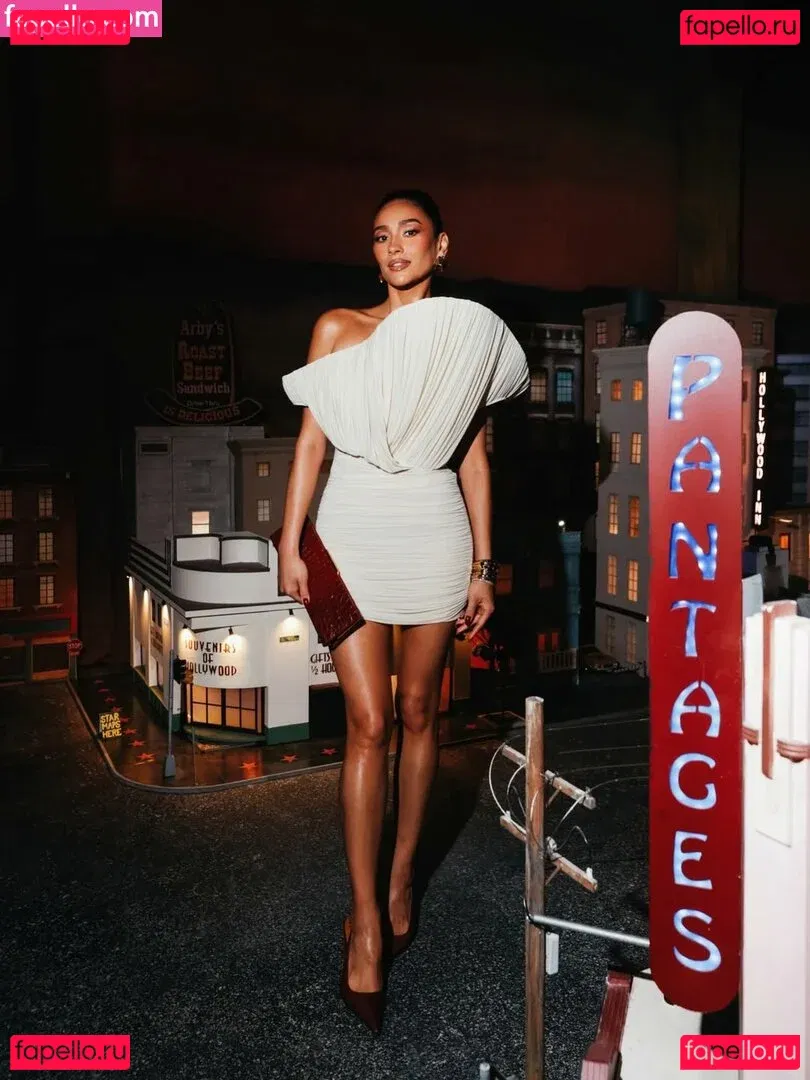 Shay Mitchell Onlyfans Photo Gallery 