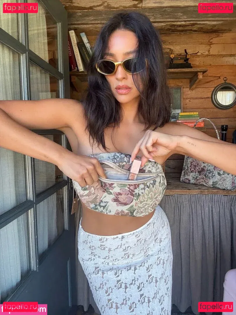 Shay Mitchell Onlyfans Photo Gallery 