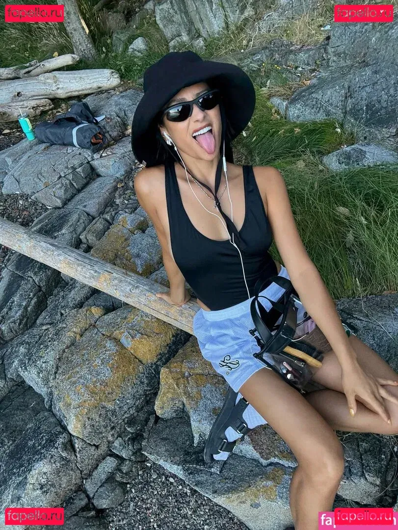 Shay Mitchell Onlyfans Photo Gallery 