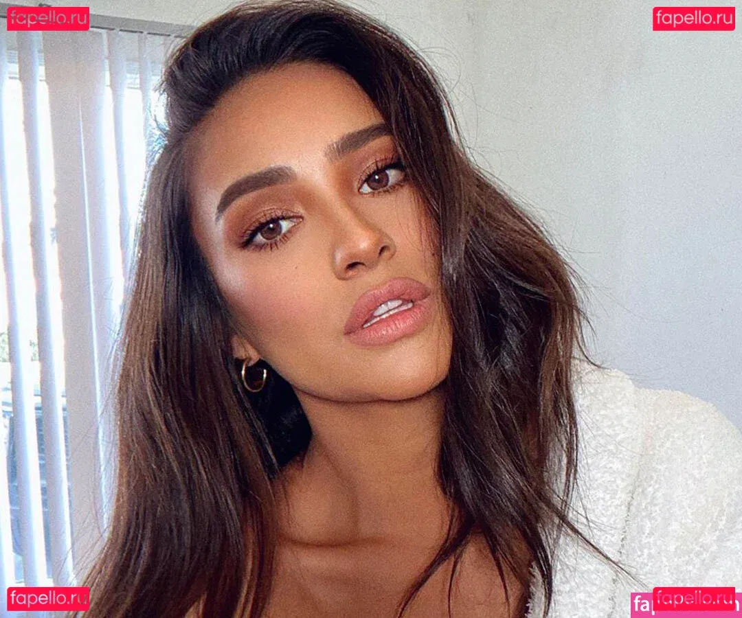 Shay Mitchell Onlyfans Photo Gallery 