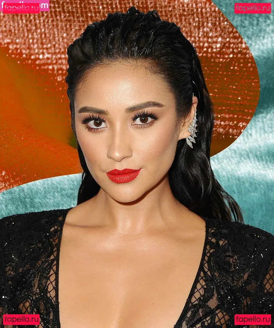 Shay Mitchell Onlyfans Photo Gallery 
