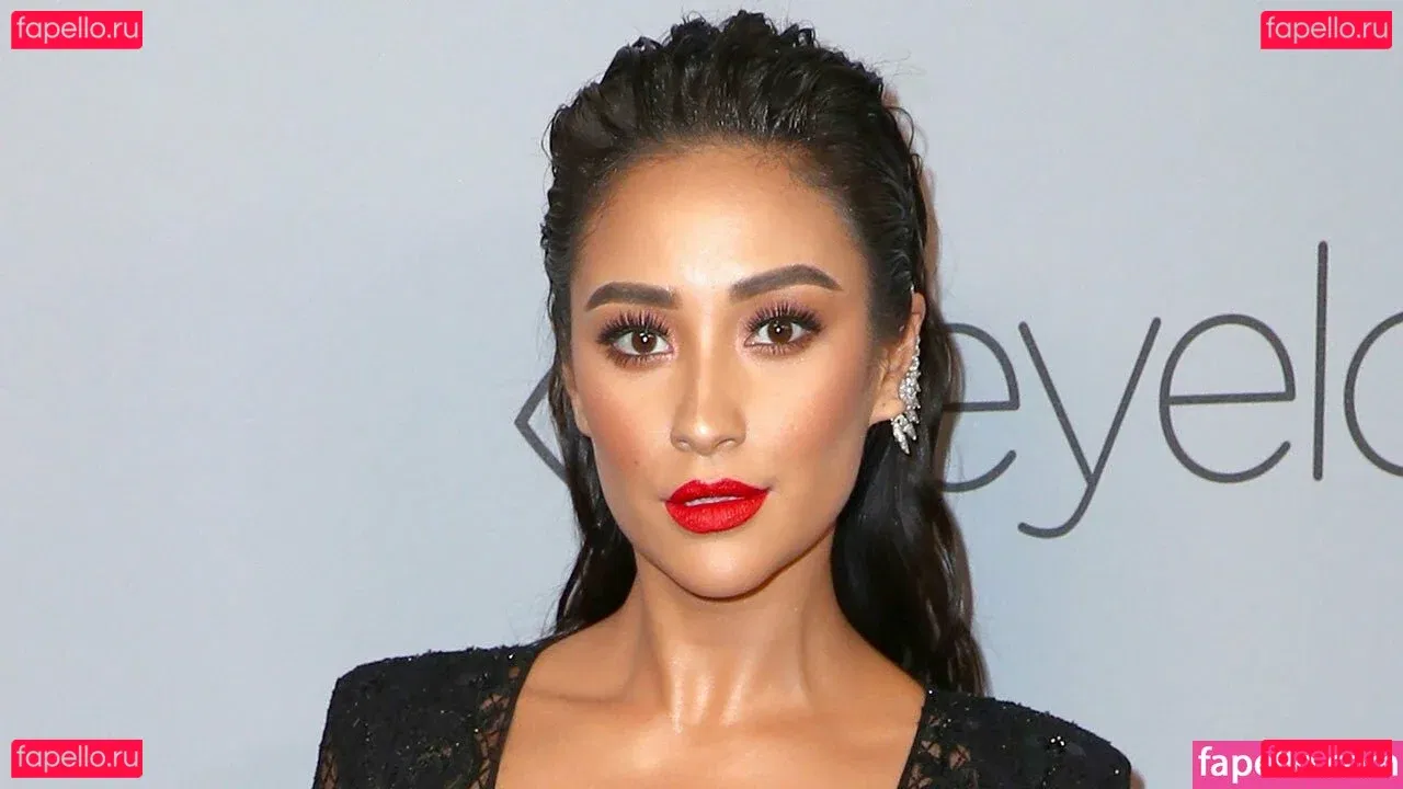 Shay Mitchell Onlyfans Photo Gallery 