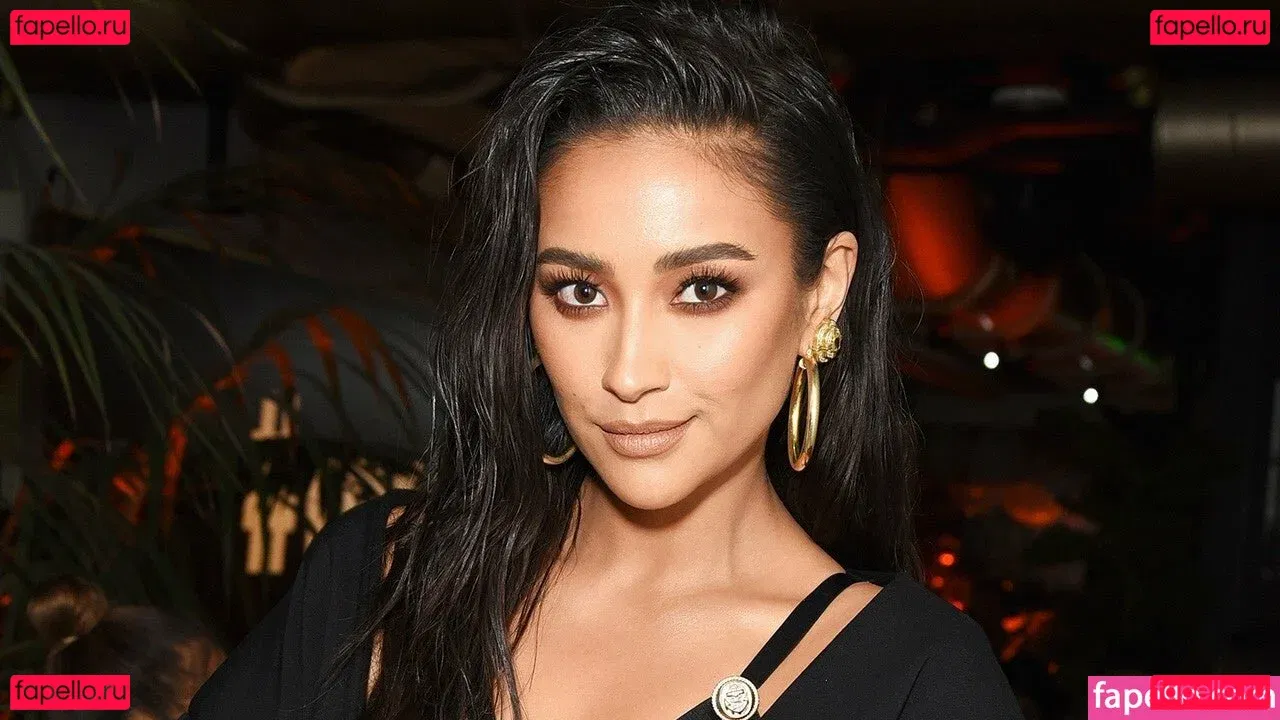 Shay Mitchell Onlyfans Photo Gallery 