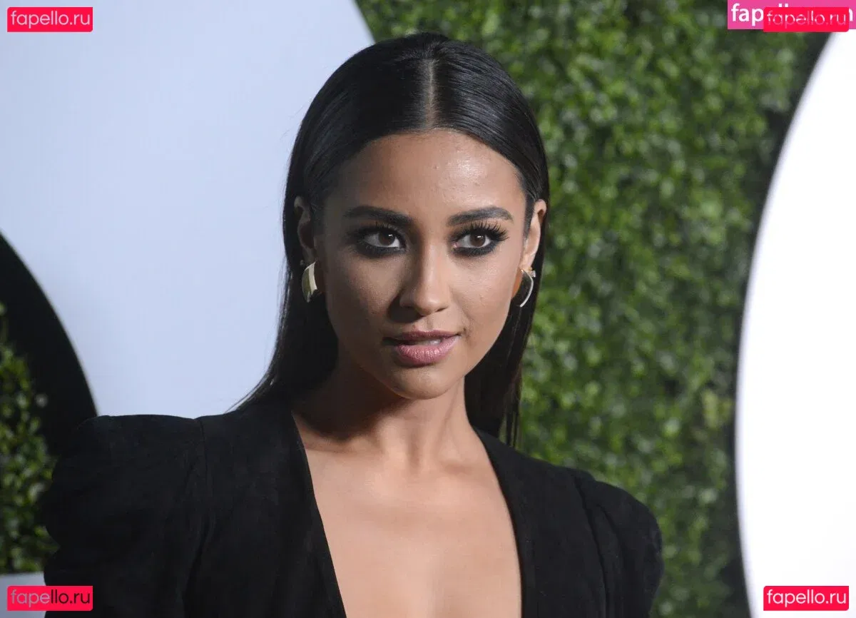 Shay Mitchell Onlyfans Photo Gallery 