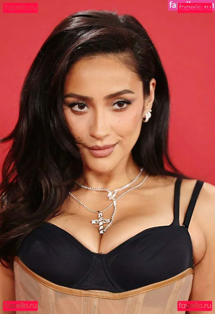 Shay Mitchell Onlyfans Photo Gallery 